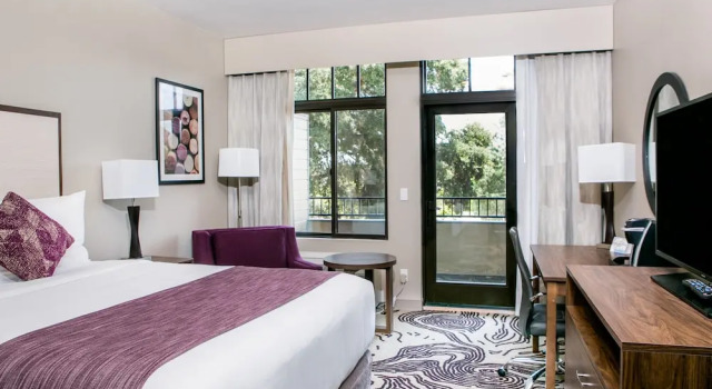 Четырёхместный номер Standard с балконом Hotel Siri Downtown - Paso Robles