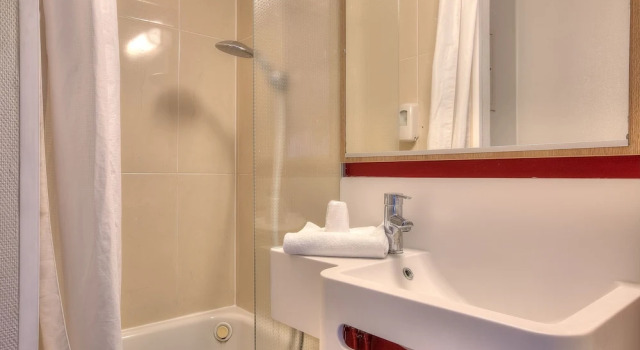 Трёхместный номер B&B HOTEL Villeneuve Loubet Village