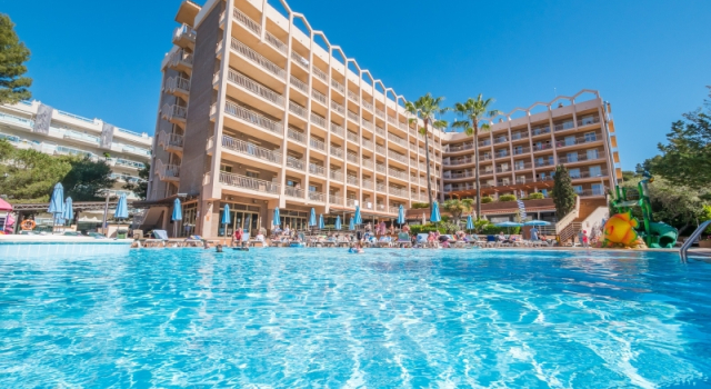 Golden Avenida Family Suites