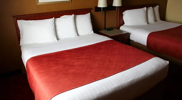 Номер Deluxe AmericInn by Wyndham West Bend