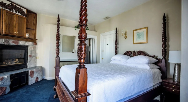 Номер Deluxe Brasswood Inn
