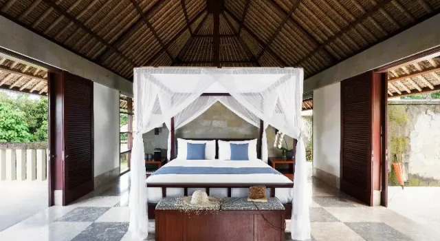 Люкс с балконом и с видом на сад REVĪVŌ Wellness Resort Nusa Dua Bali