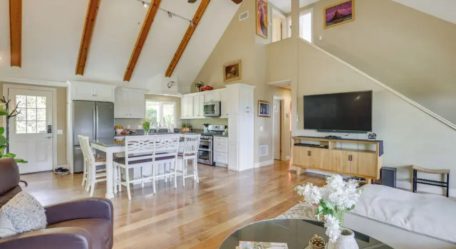 Hot Tub + Balcony: Rainbow Retreat Near Wineries!, Prenota Casa vacanze Aguanga California