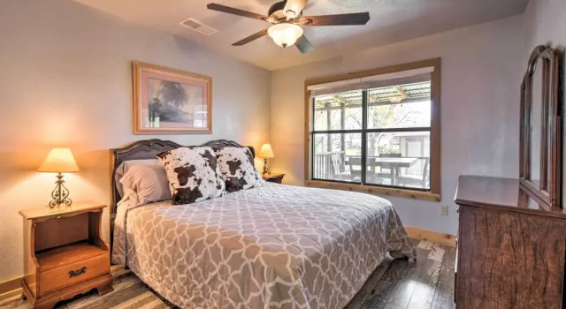 The Barn Texas Wine Country Vacation Rental, Забронировать Дом для отпуска Виллы Фредериксберг, рядом с Музей объединенной церкви, Вилла