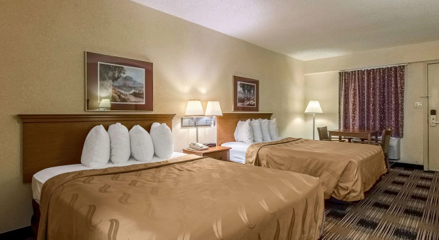 Четырёхместный номер Standard Quality Inn Oakwood - Gainesville