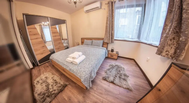 Апартаменты c 1 комнатой Design 1bdr Apartment in Top Center - Free Parking