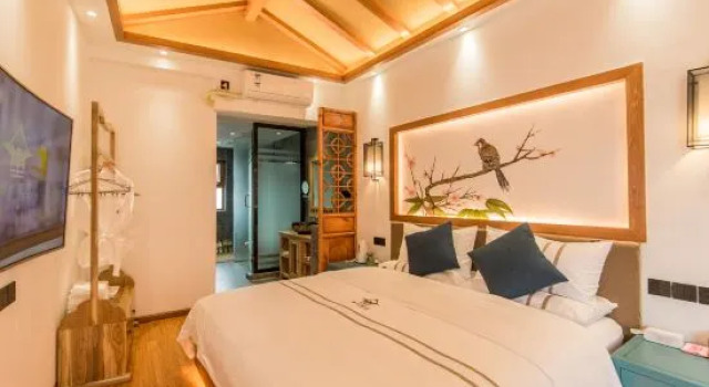 Люкс Comfort LiJiang Shiningland Resort Hotel（Lijiang Old Town）