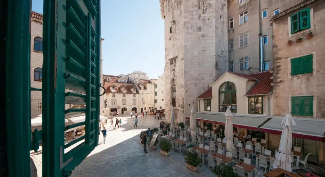Студия Superior Tower Square Apartments