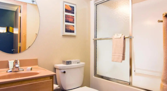 Студия с красивым видом из окна East Bay Suites