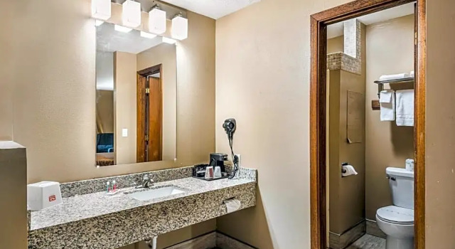 Четырёхместный люкс Econo Lodge Oskaloosa