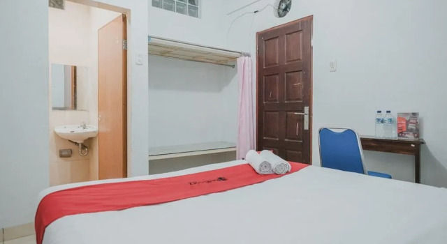RedDoorz near Universitas Sisingamangaraja Medan, Rezerwuj Hotel Medan Sumatra