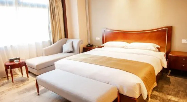 Люкс Deluxe Anyang Huaqiang Nuohuating Hotel (Cultural and Sports Center Stadium)