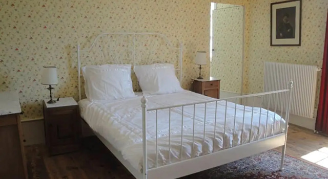 Petit Château Armand Bourgoin  B & B, Book Hotel Hotels in Burgundy with a Pool, Swimming Pool