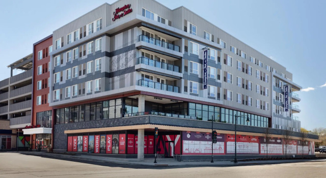 Кровать в общем номере Hampton Inn & Suites Watertown Boston, Ma
