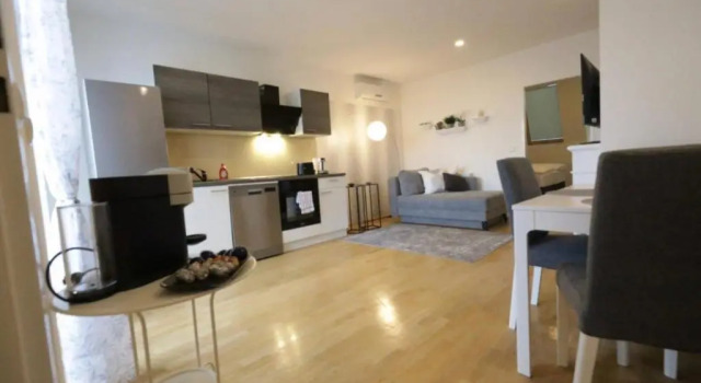 Sunny & cozy Penthouse with Balcony DG5, Prenota Hotel Vienna Austria