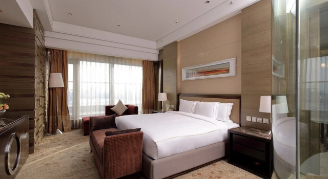 Люкс с 2 комнатами с видом на озеро Crowne Plaza Nanjing Jiangning by IHG