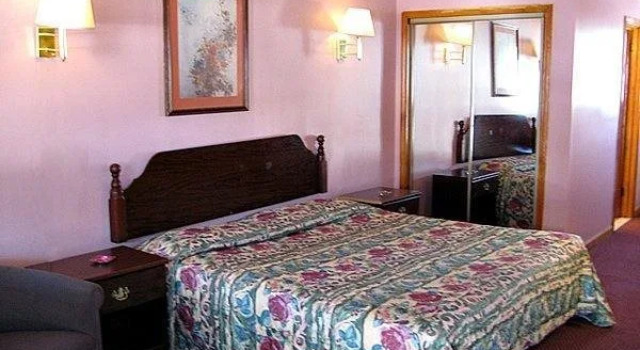 Colonial Inn & Suites, Đặt Khách sạn Meriden Connecticut