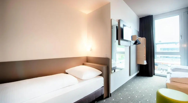 Трёхместный номер B&B Hotel Stuttgart-Neckarhafen