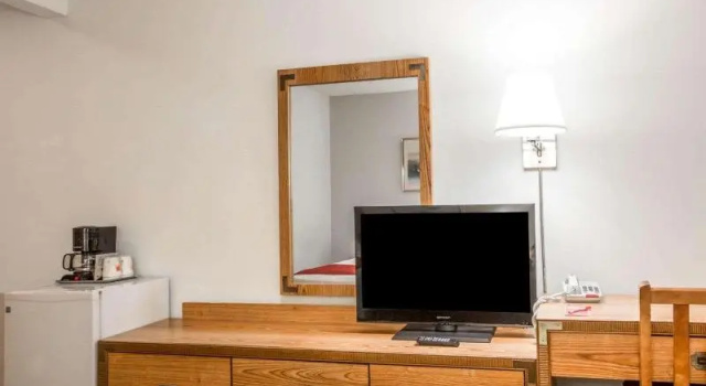 Четырёхместный номер Standard Rodeway Inn Lake Placid South