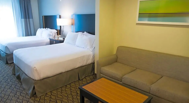 Люкс Holiday Inn Express Hotel & Suites Chanhassen by IHG