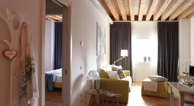 Mazzoni 15 Modern Flat, Забронировать Апартаменты/квартира Апартаменты Венеции, рядом с Консульство Франции в Венеции, Апартаменты/квартира