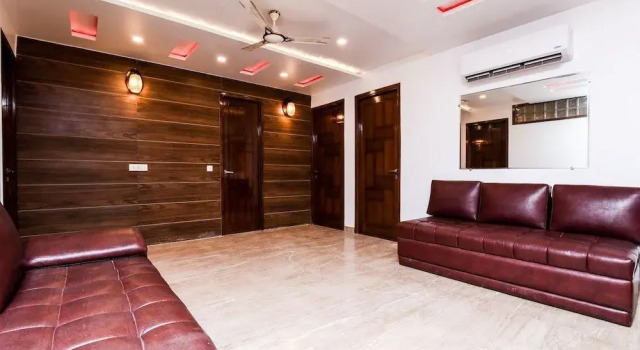OYO Flagship 16044 Hotel 35th Avenue Sector 18