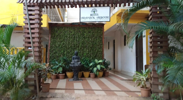 Hotel Arambol Arbour, Rezerwuj Hotel Hotele i noclegi w Pernem, Hotel