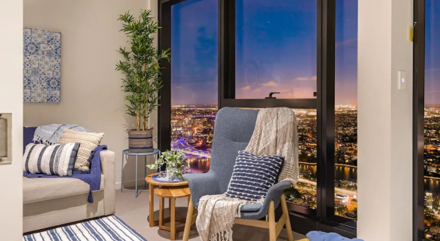 Hamptons Retreat on Level 77 Skytower, Забронировать Отель Брисбен Brisbane Region, рядом с Паромный терминал South Bank