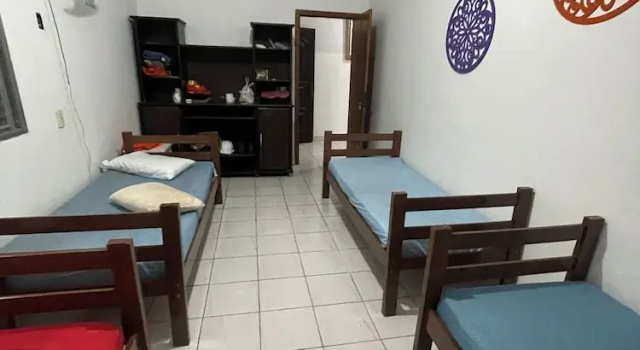 Hostel Casarão SV, Забронировать Хостел Сан-Висенти штат Сан-Паулу, рядом с Brisamar Shopping