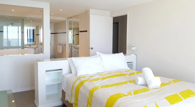 Семейные апартаменты с 3 комнатами с балконом и рядом с пляжем The Penthouses Apartments