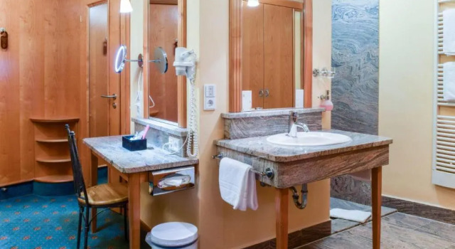 Двухместный номер Deluxe с балконом Vital- und Wellnesshotel Albblick