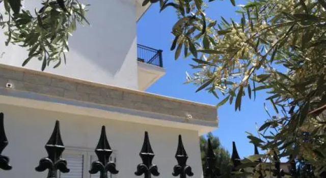 Residence Cala Castello, Varaa Hotelli Roseto Capo Spulico Calabria