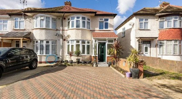 Lovely house, Забронировать Отель Отели Middlesex с парковкой, Парковка