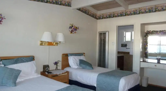 Трёхместный номер Standard Sundown Inn of Morro Bay