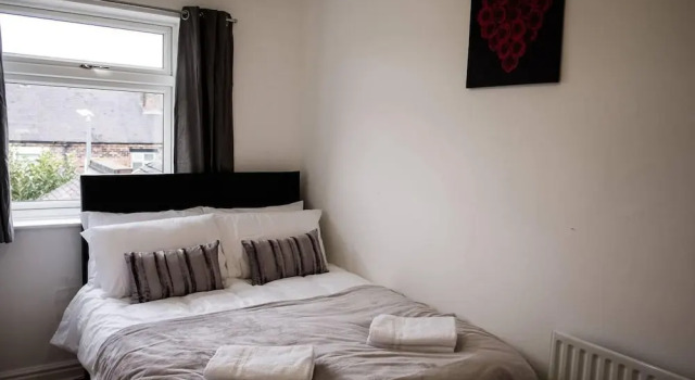 4 Bed House, Sleeps 9, Free Parking, Забронировать Отель Сток-он-Трент Стаффордшир