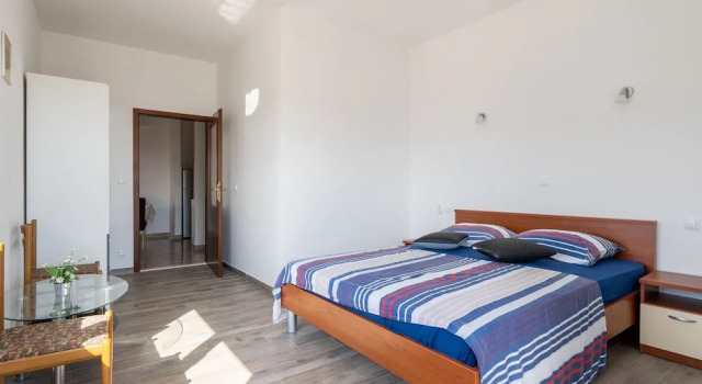 Simplistic Villa in Podstrana with Patio near Adriatic Sea, Rezerwuj Willa Hotele w Split Region z parkingiem, Parking