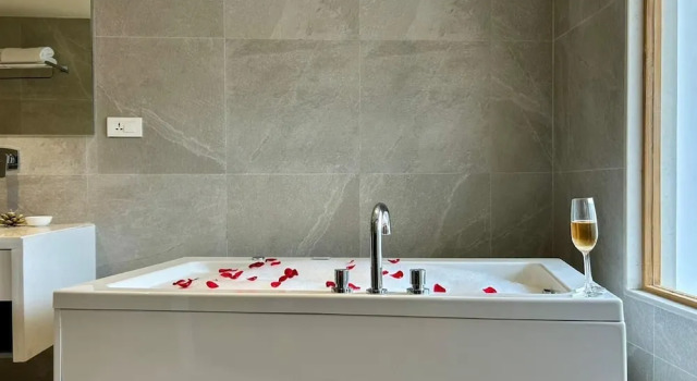 Номер Luxury Bookmark Resorts, Manali