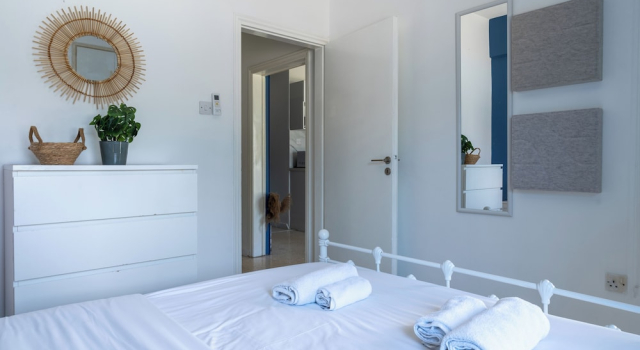 Двухместные апартаменты с балконом и с видом на город Sea Breeze 1-BR Apt & Pool in Pyla