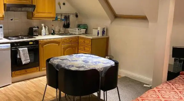 Студия Pound Corner