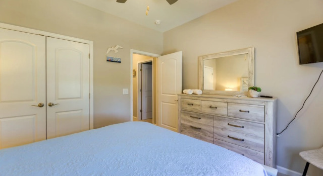 Апартаменты с 3 комнатами Beaufort Townhome w/ Game Room: 8 Mi to Beaches!
