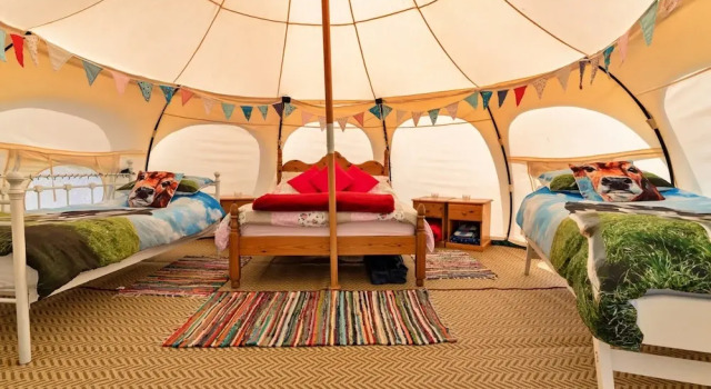 Bell Tent in North Devon, No Deposit, Забронировать Дом для отпуска Отели Илфракомб с парковкой, рядом с Статуя «Истина», Парковка