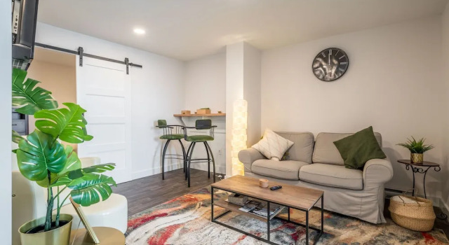 Апартаменты Cozy Fully-Equipped 2 Bedroom Suite