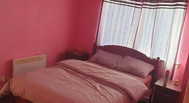 Lovely 1 bedroom flat with free parking and WiFi, Забронировать Отель Отели Ланаркшир с парковкой, Парковка
