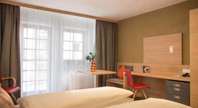 Kirchenplatz 5, Book Hotel  