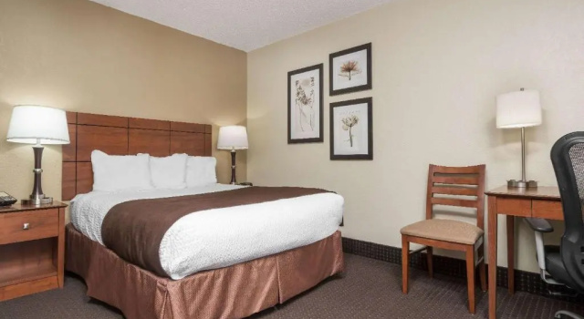 Двухместный номер Standard AmericInn by Wyndham Lake City