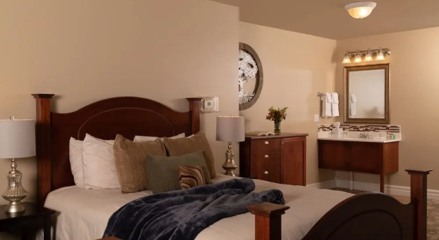 Четырёхместный номер Standard The Oakwood Inn Okoboji