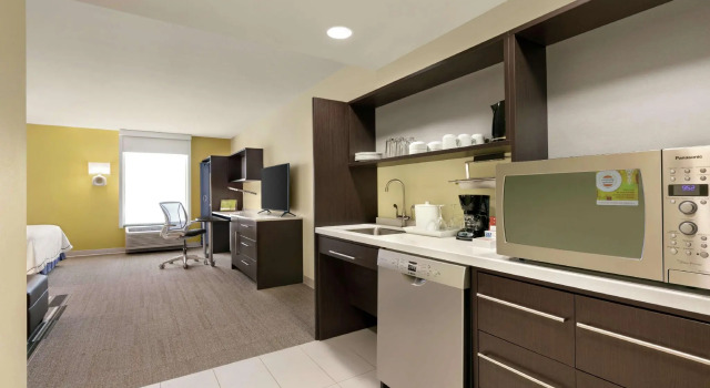 Двухместный люкс Home2 Suites by Hilton Fort St. John