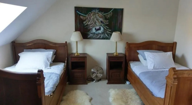 16th Century Presbytery in Magnac Laval, Book Hotel Hoteller i Magnac-Laval med parkering, Parkering