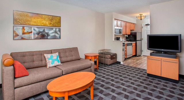 Четырёхместный люкс с 2 комнатами Courtyard by Marriott Knoxville Cedar Bluff