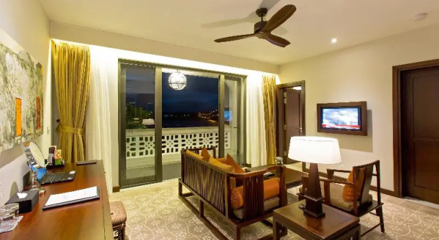Номер Standard с балконом RiverTown Hoi An Resort & Spa